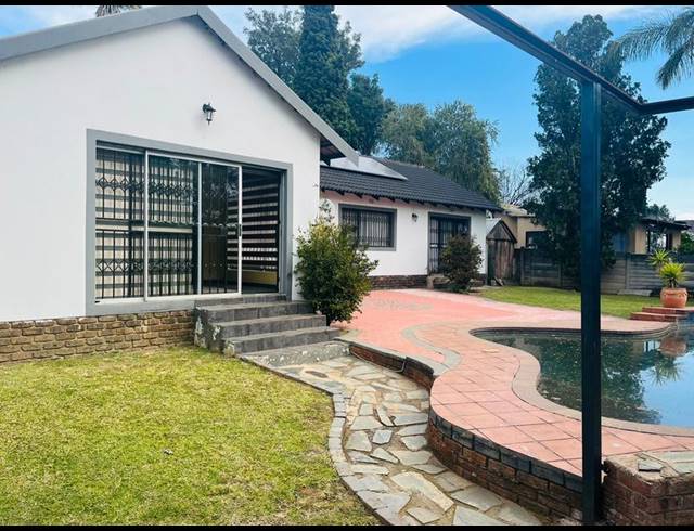 3 BEDROOM HOUSE FOR SALE IN BIRCHLEIGH